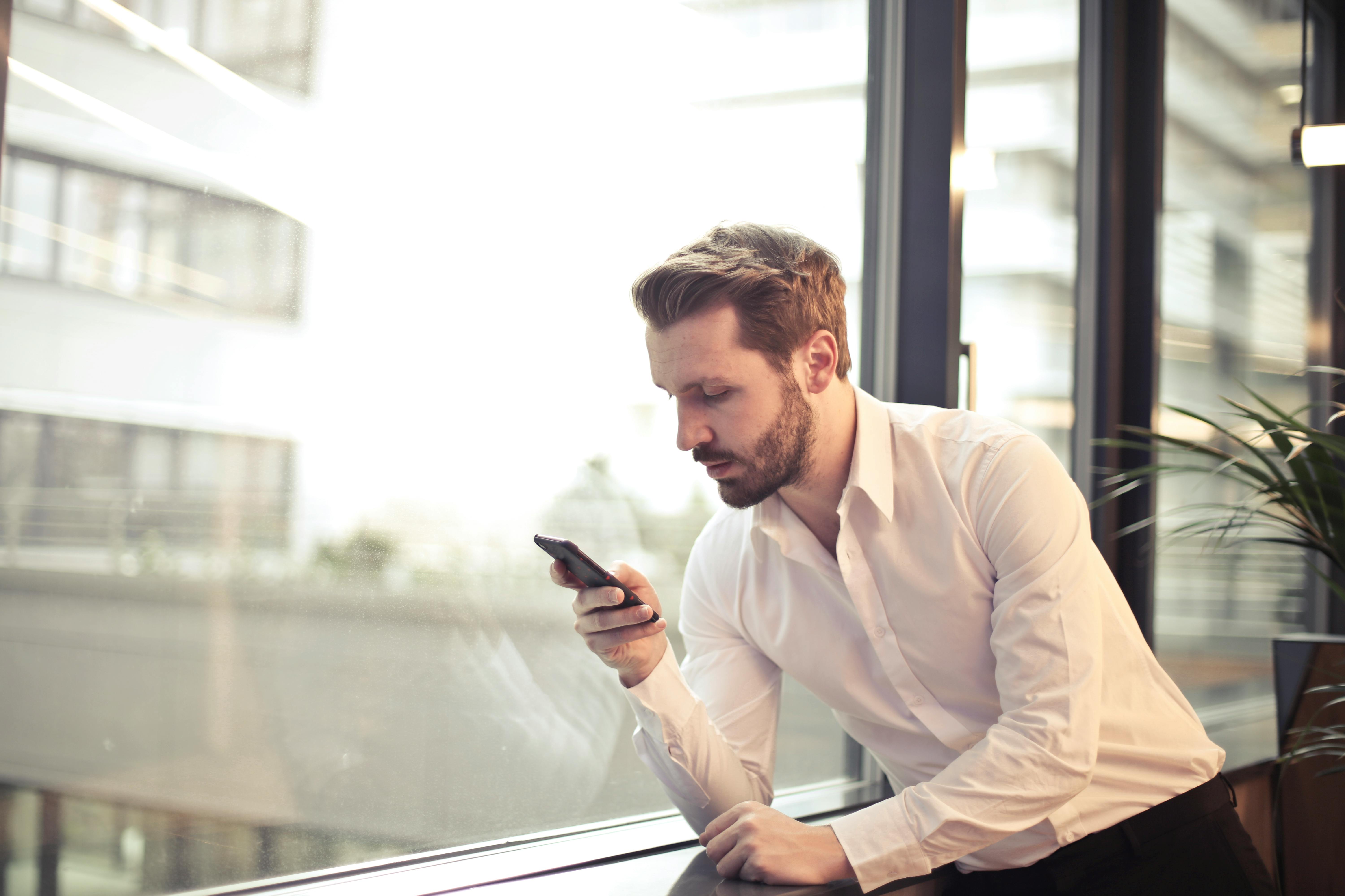 A man on his phone | Source: Pexels