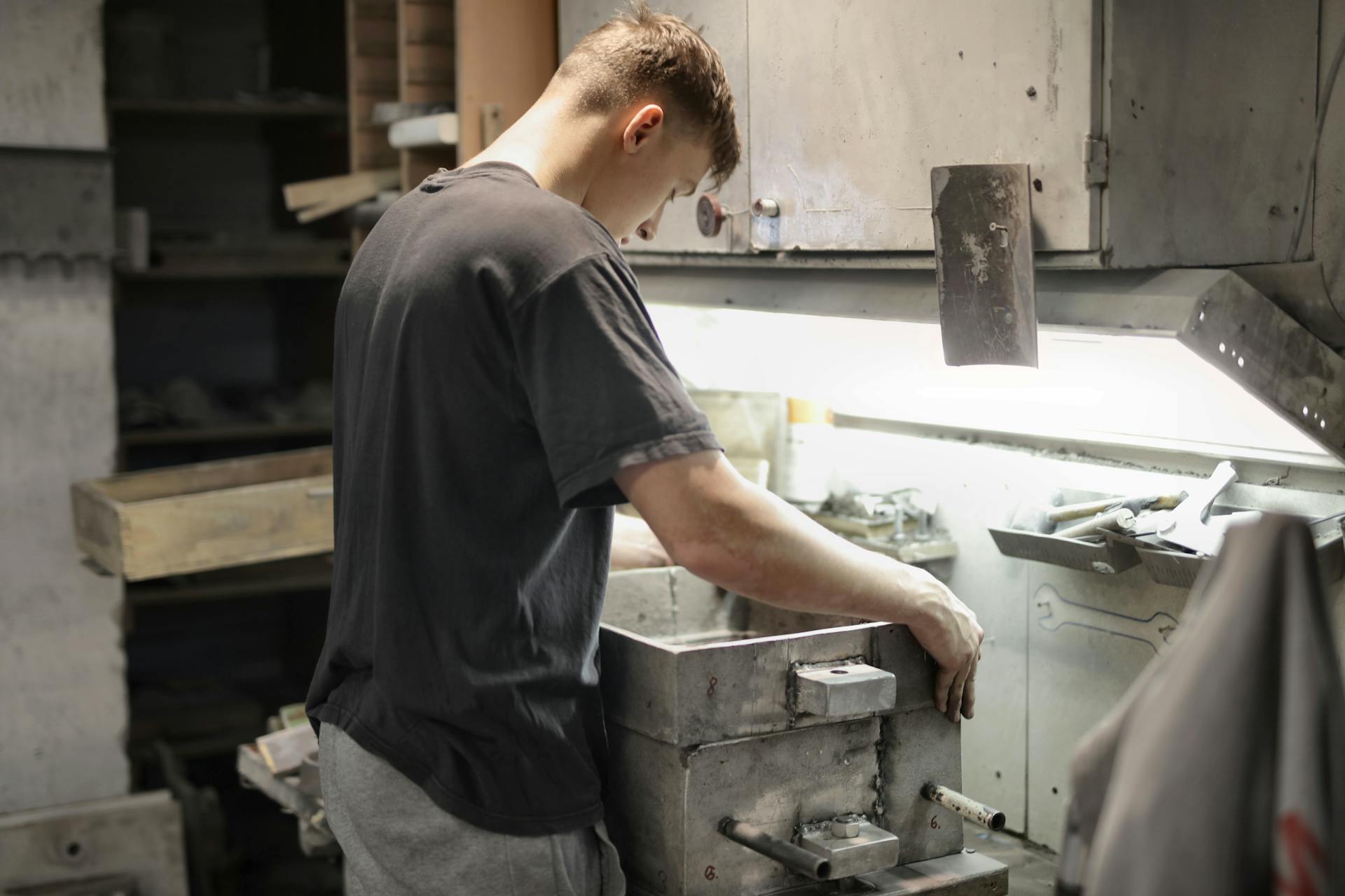 A young guy busy working | Source: Pexels