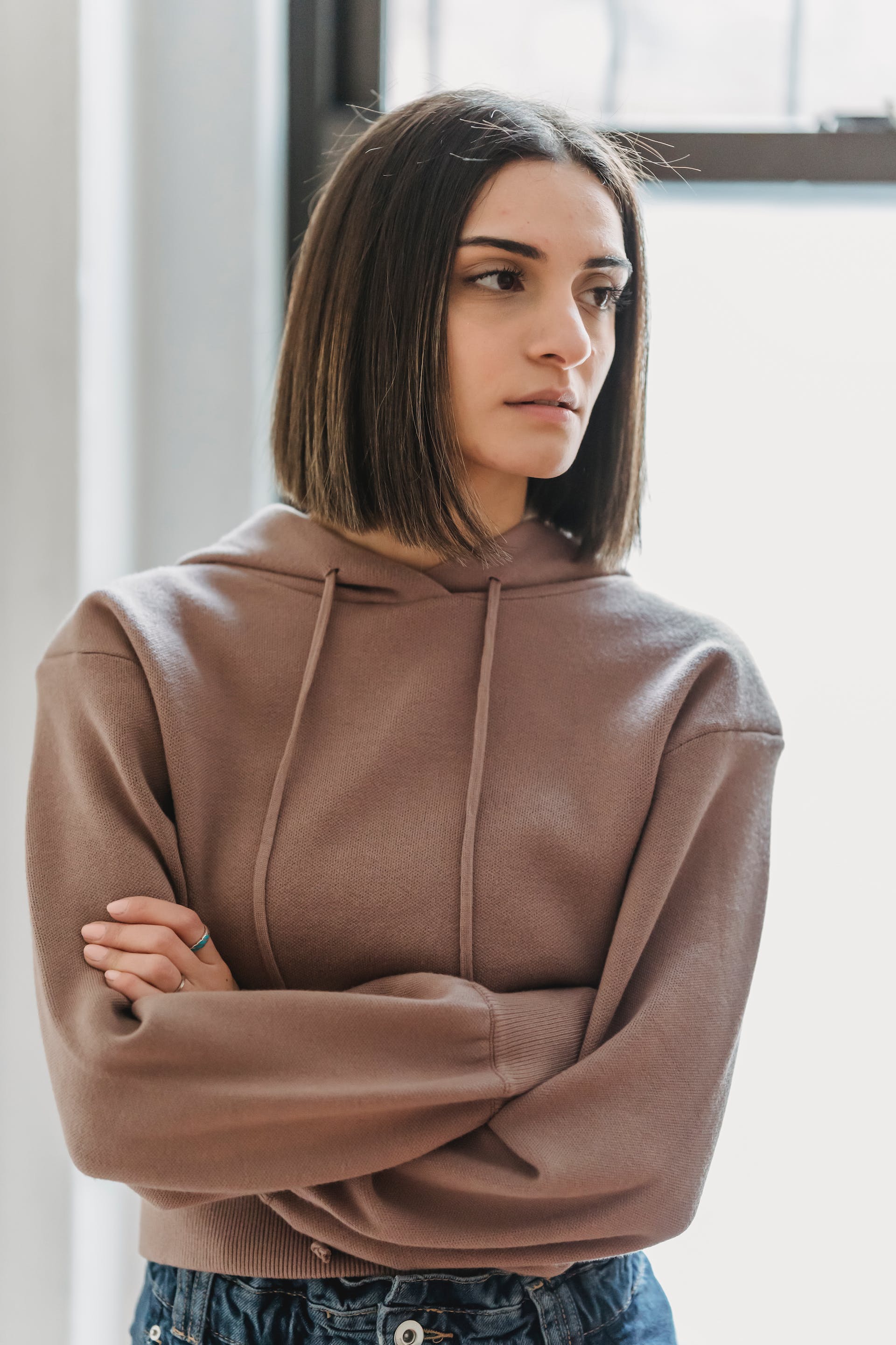 A woman with her arms crossed | Source: Pexels